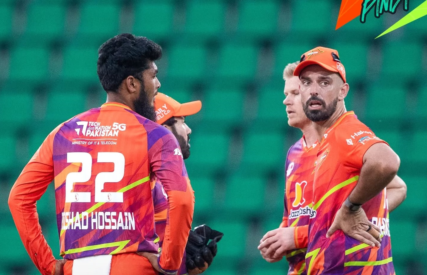 প্রথম ওভারে মিতব্যয়ী রিশাদ