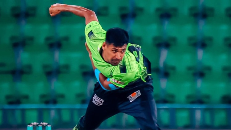 প্রথম ওভারেই মুস্তাফিজের উইকেট