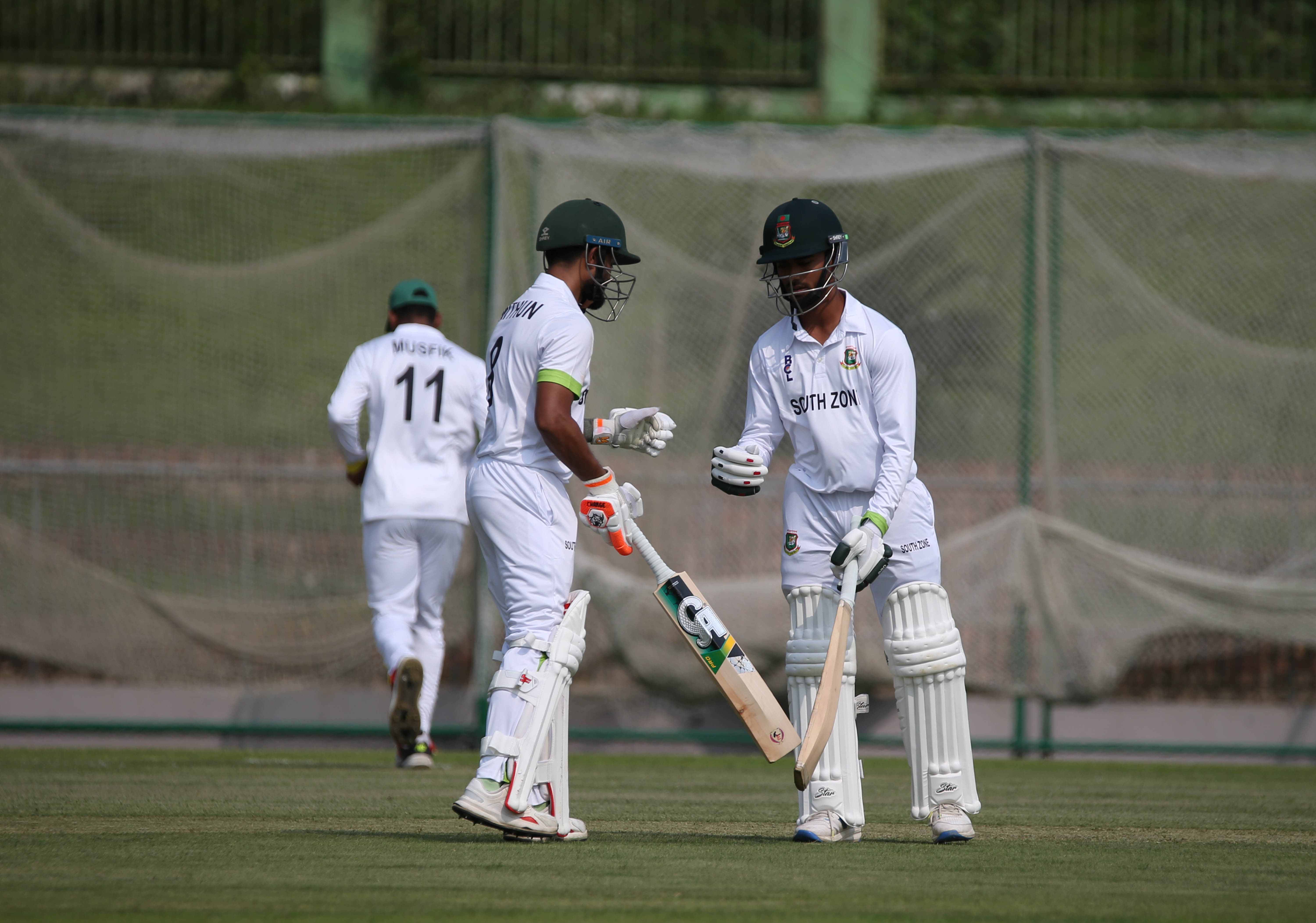 মিঠুন-ইফতির ব্যাটে ৩০০ পার সাউথ জোনের, তাইজুলের ৩ উইকেট