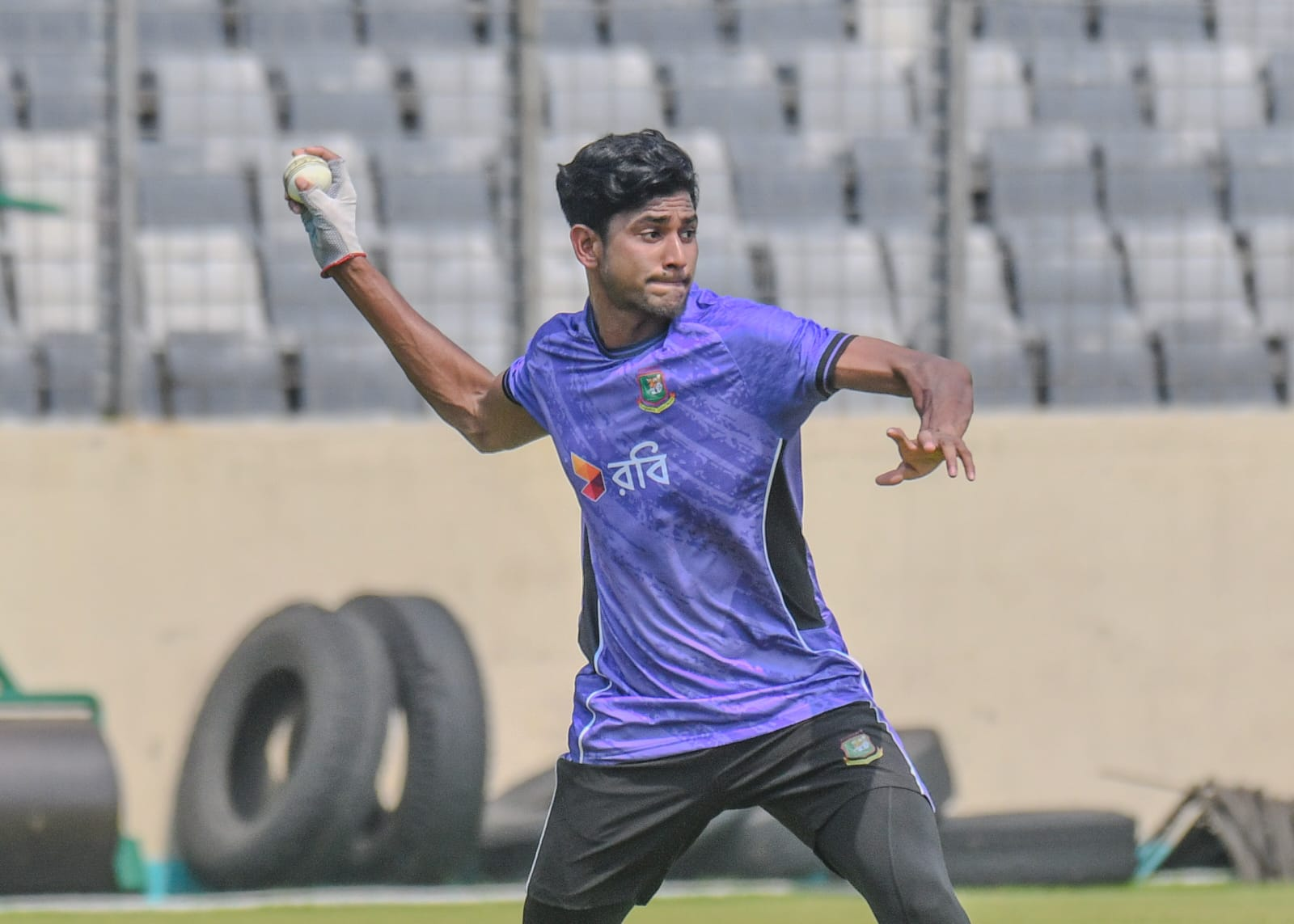 বাংলাদেশের অনুশীলনে নাহিদ রানা; তানভির হোসেন/ক্রিকফ্রেঞ্জি