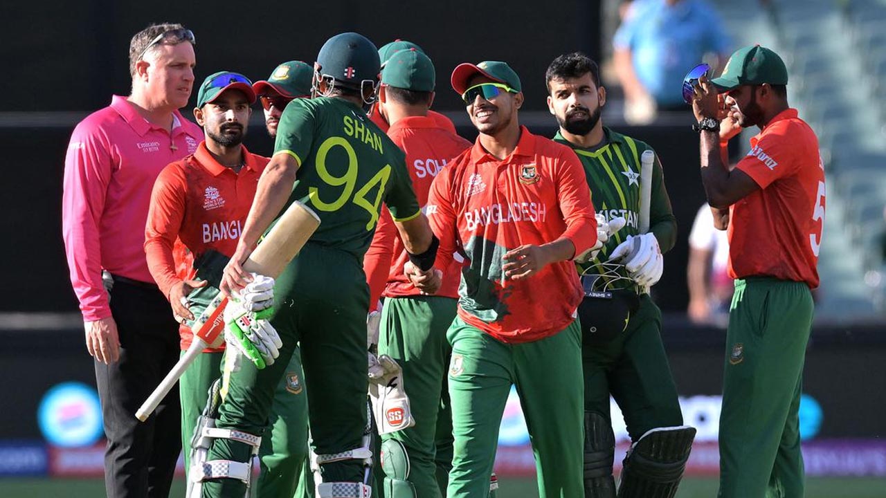 হাত মেলাচ্ছেন বাংলাদেশ ও পাকিস্তানের ক্রিকেটাররা, আইসিসি