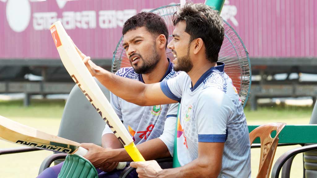 নাজমুল হোসেন শান্ত ও মেহেদী হাসান মিরাজ