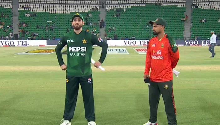 Two captains during toss