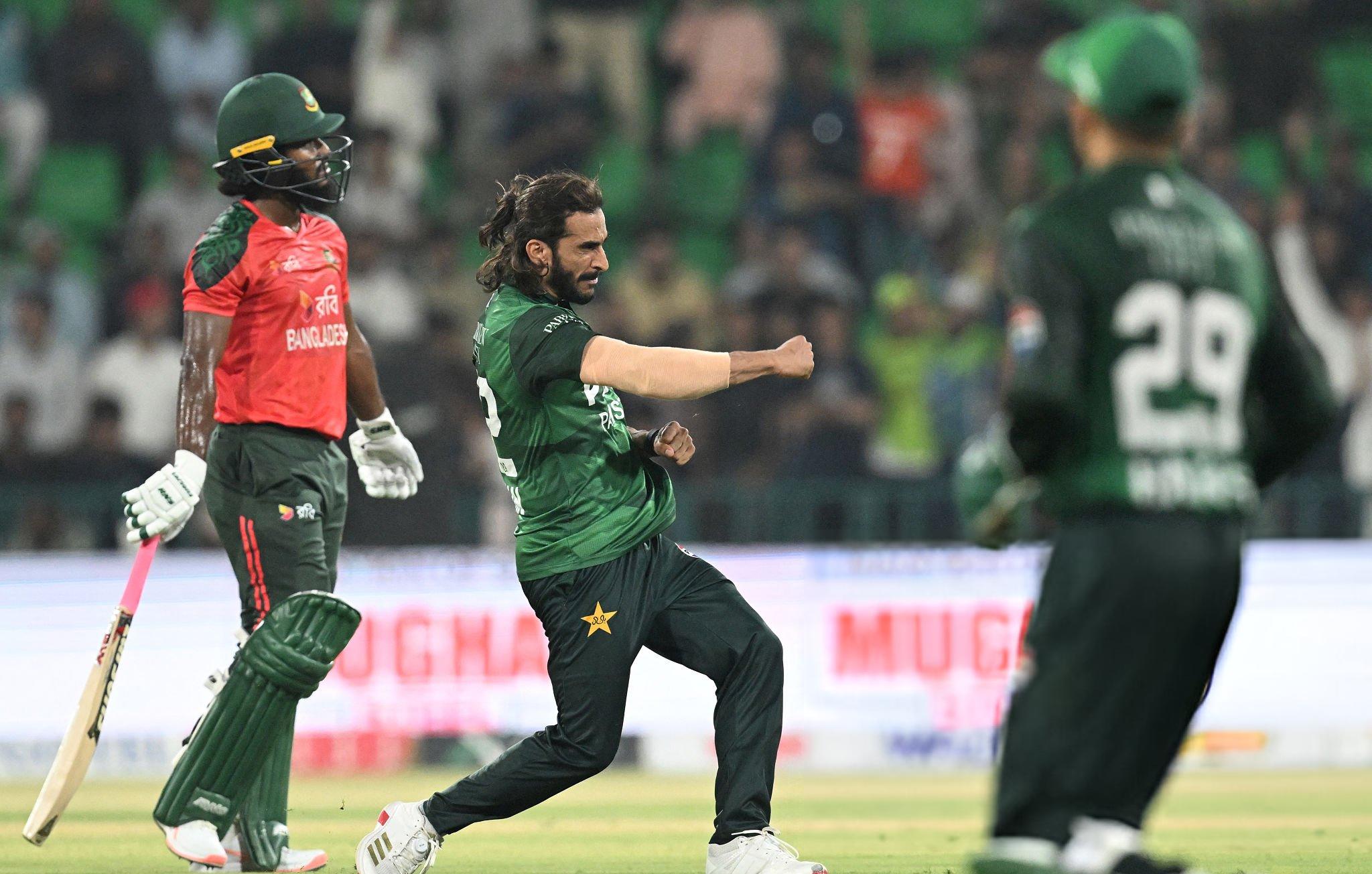 বল হাতে ৫ উইকেট নিয়ে বাংলাদেশকে একাই ধসিয়ে দিয়েছেন হাসান আলী