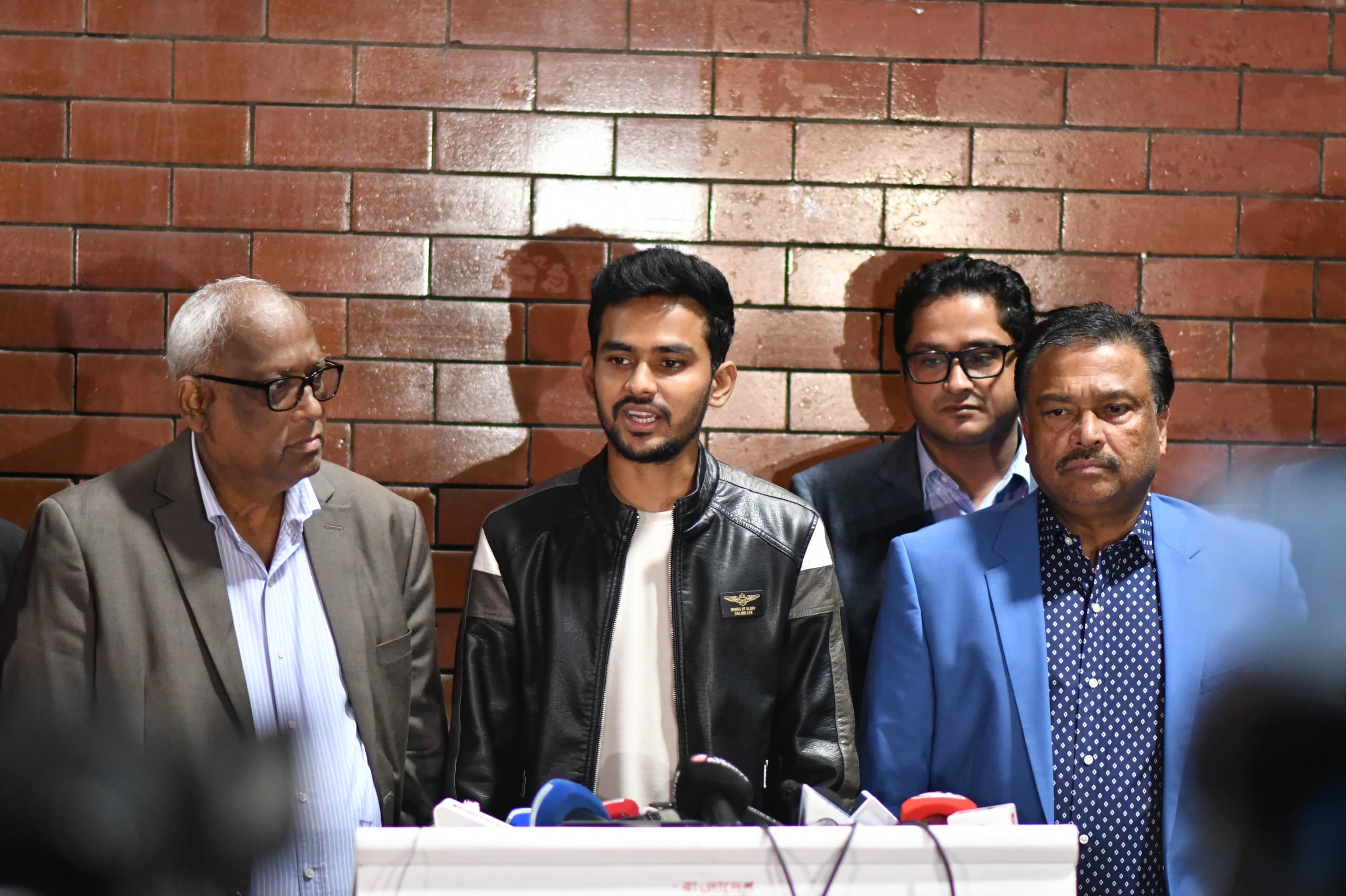 Sports Advisor Asif Mahmud {M} with Former BCB president Faruque Ahmed {R} during a press briefing, Cricfrenzy [File photo]