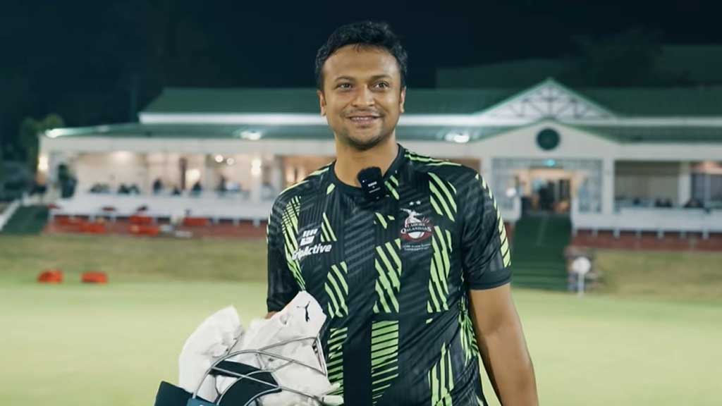 লাহোর কালান্দার্সের জার্সিতে সাকিব আল হাসান