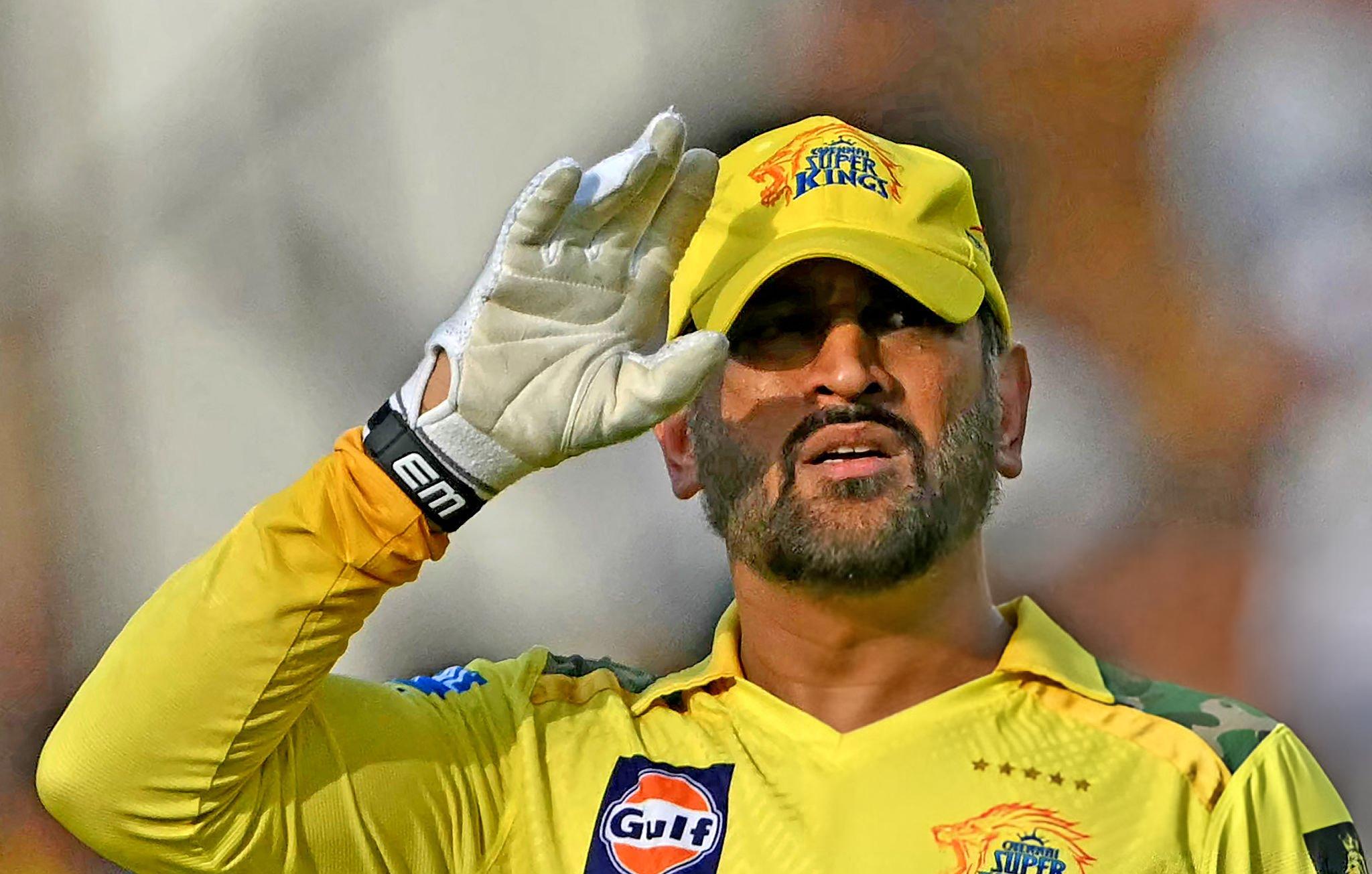 চেন্নাইয়ের জার্সিতে মহেন্দ্র সিং ধোনি, আইপিএল