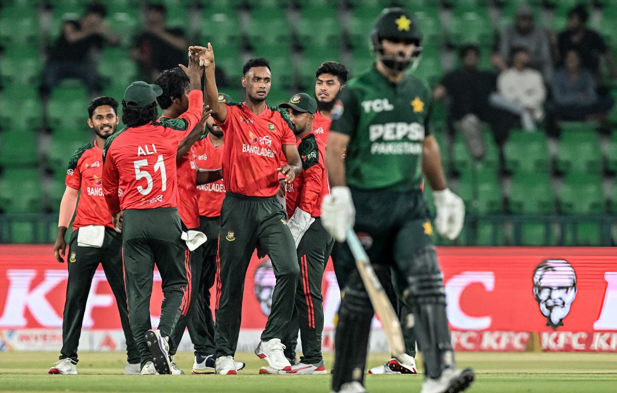 প্রথম টি-টোয়েন্টিতে উইকেট নেয়ার পর শরিফুল ইসলাম