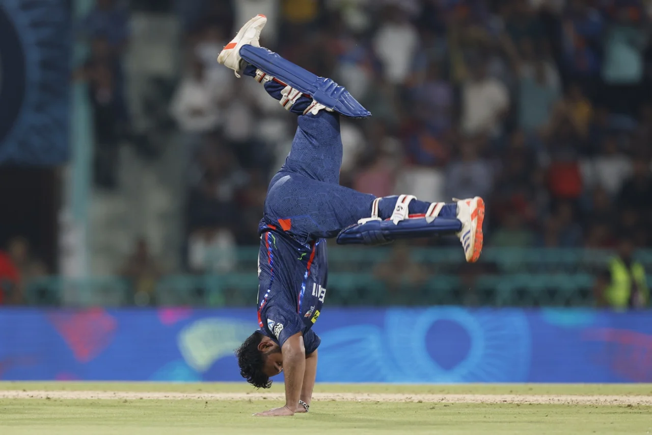 সেঞ্চুরির পর ঋষভ পান্তের ডিগবাজি, ফাইল ফটো