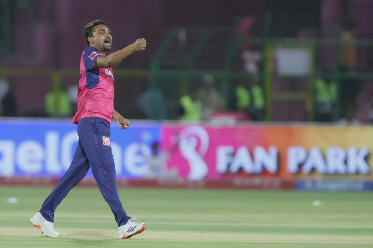 চোট নিয়ে বল করে টুর্নামেন্টই শেষ সন্দীপ শর্মার, ফাইল ফটো