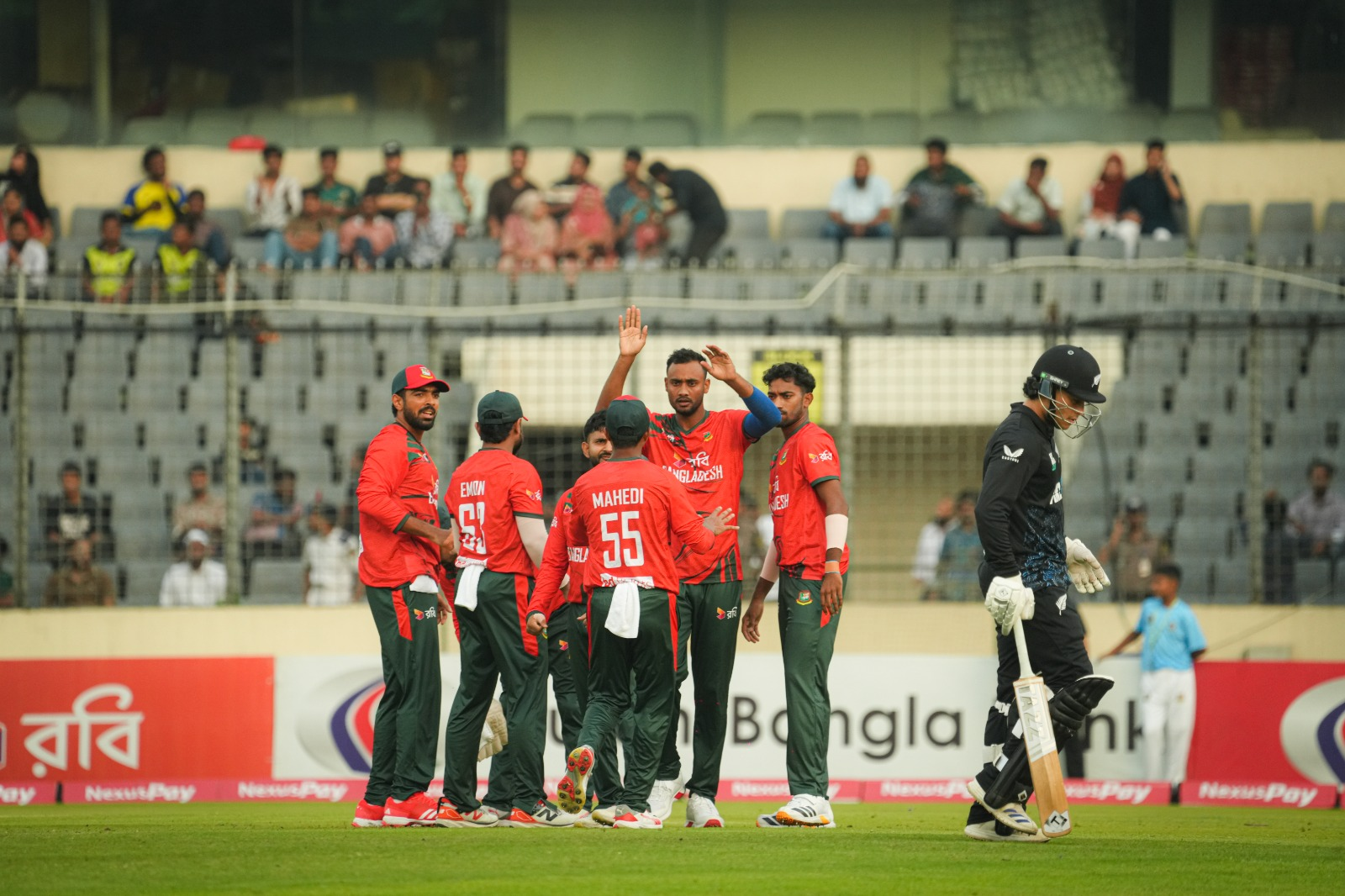 শরিফুলের তোপের পর জ্যাকবসের ঝড়ে জিতল নিউজিল্যান্ড
