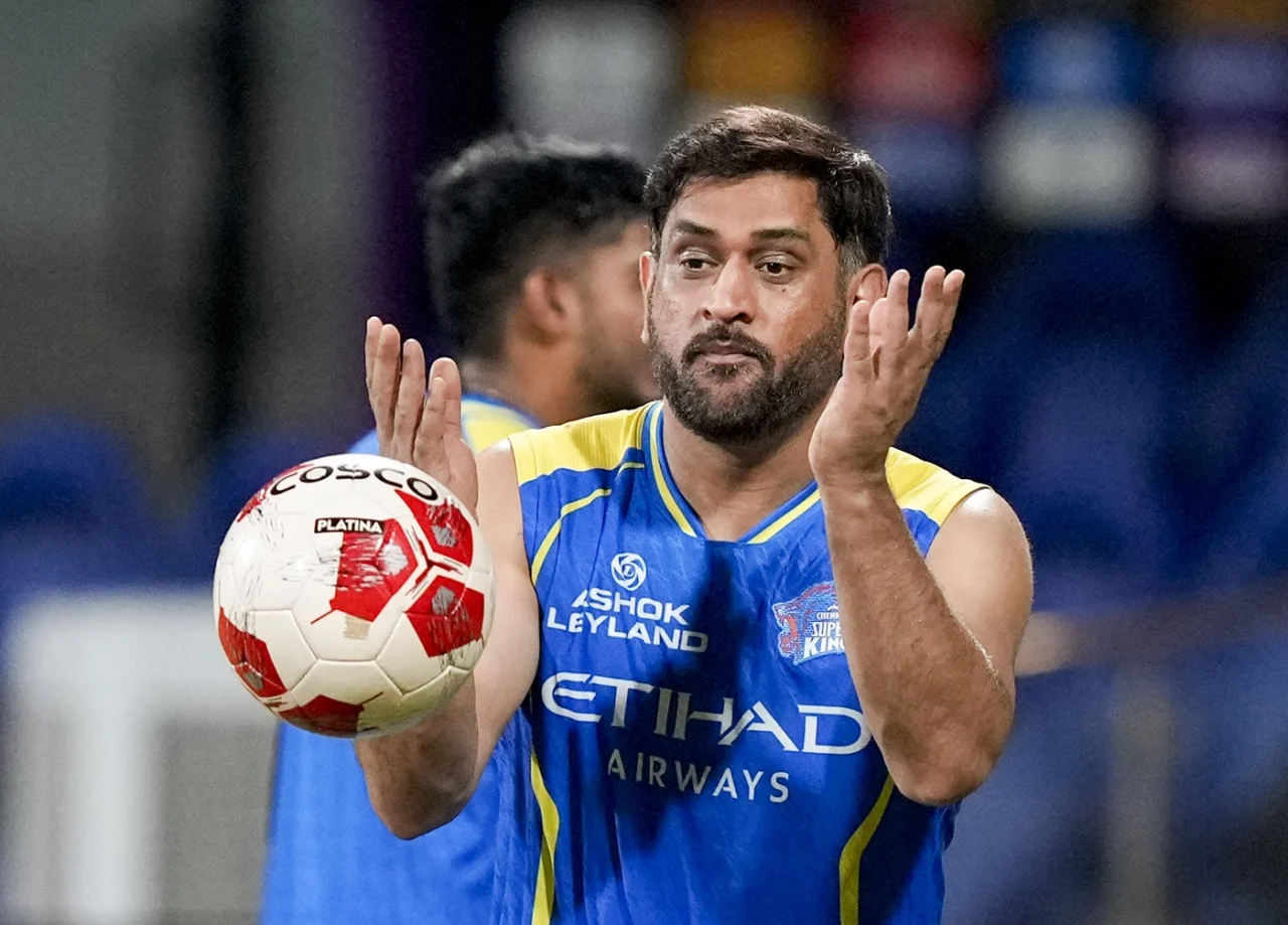 ‘দৌড়ানো’র অনুশীলন শেষ হলেই মাঠে ফিরবেন ধোনি