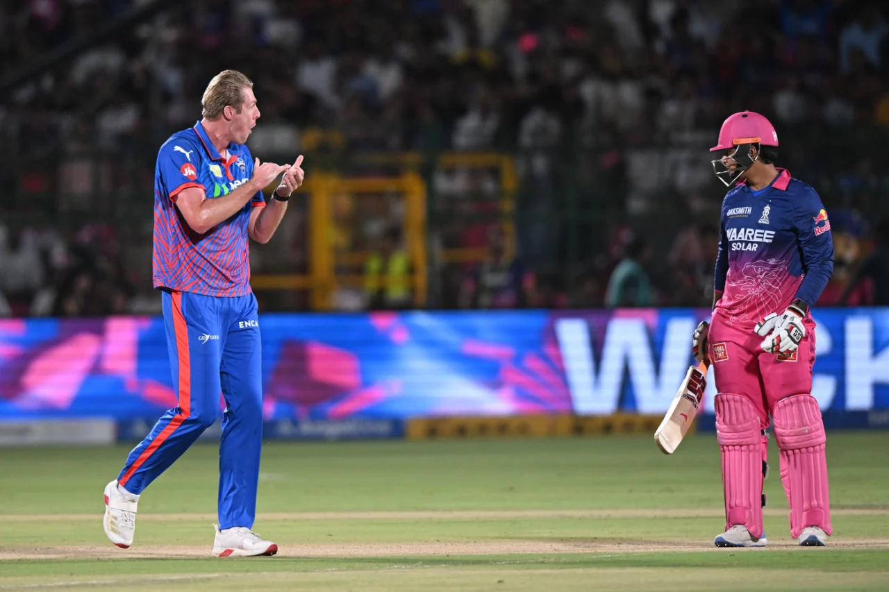 বৈভবের ওপরে চড়াও হওয়ায় শাস্তি পেলেন জেমিসন