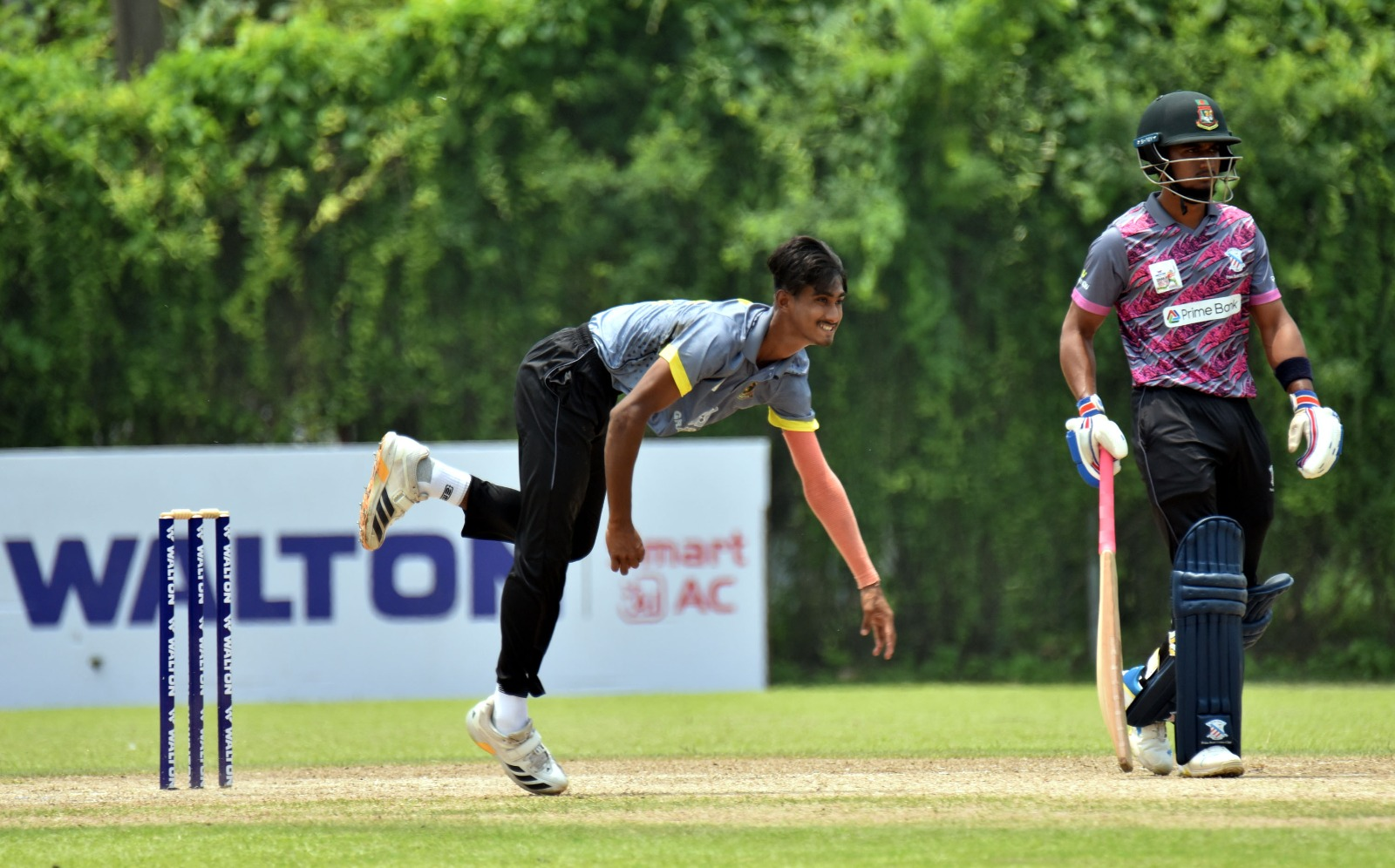 দিপুর সেঞ্চুরিতে মোহামেডানের জয়রথ থামিয়ে শীর্ষে প্রাইম ব্যাংক
