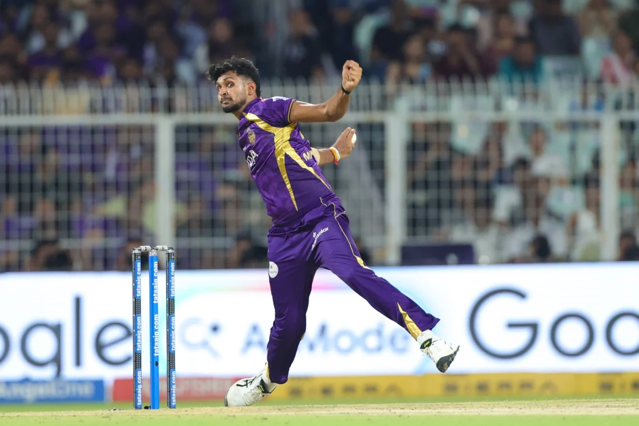 ৮ বলেই আইপিএল শেষ পাথিরানার, বদলি সিসোদিয়া