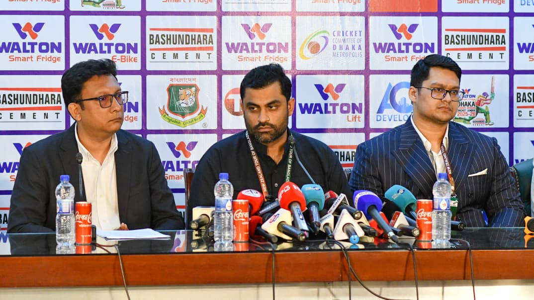 ডিপিএলে ম্যাচ চলাকালে নিষিদ্ধ মোবাইল ব্যবহার, থাকবে বিশেষ লাঞ্চের ব্যবস্থা