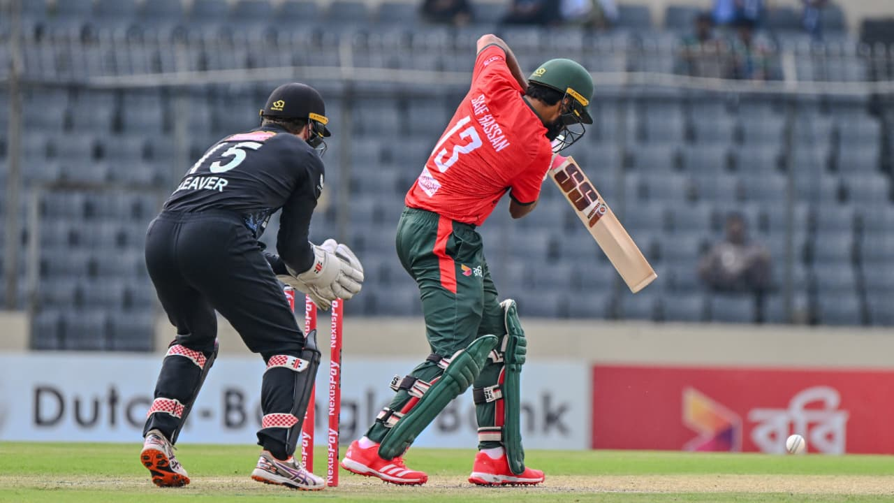 Bangladesh bowled out for 102 in rain-reduced 3rd T20I against New Zealand