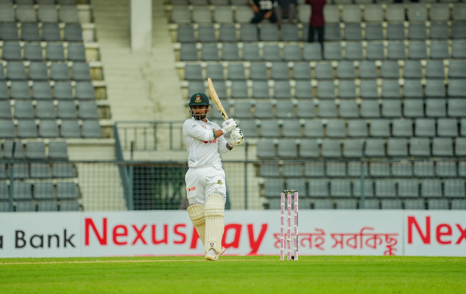 লিটনের লড়াকু সেঞ্চুরির পর উইকেটশুন্য পাকিস্তান