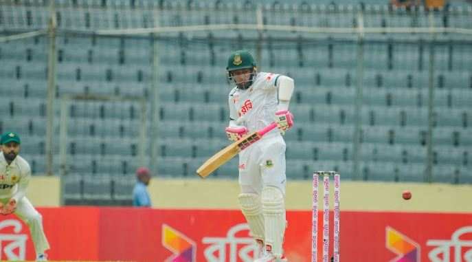 Mushfiqur guides Bangladesh to 380-7 at lunch despite Abbas strikes