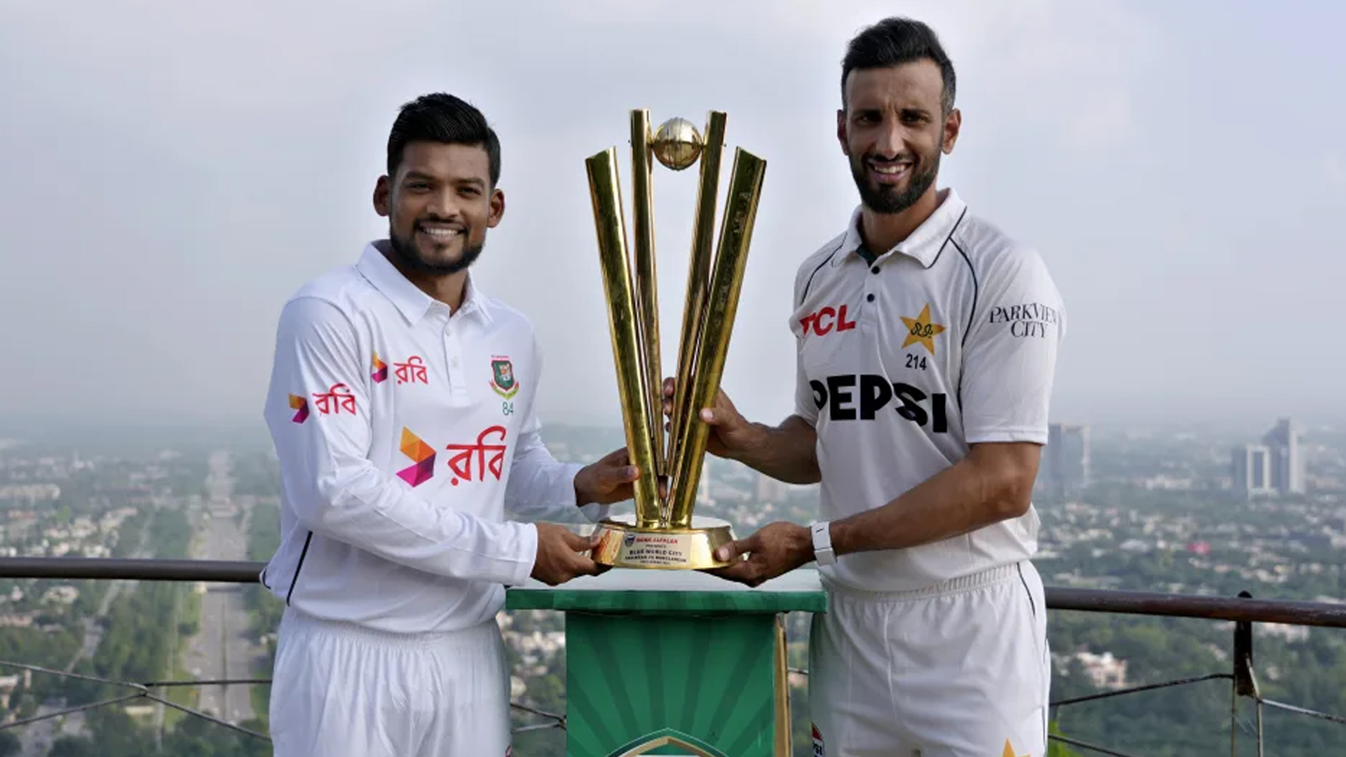 মাঠে বসে ফ্রিতে পাকিস্তান সিরিজ দেখার সুযোগ দিল বিসিবি