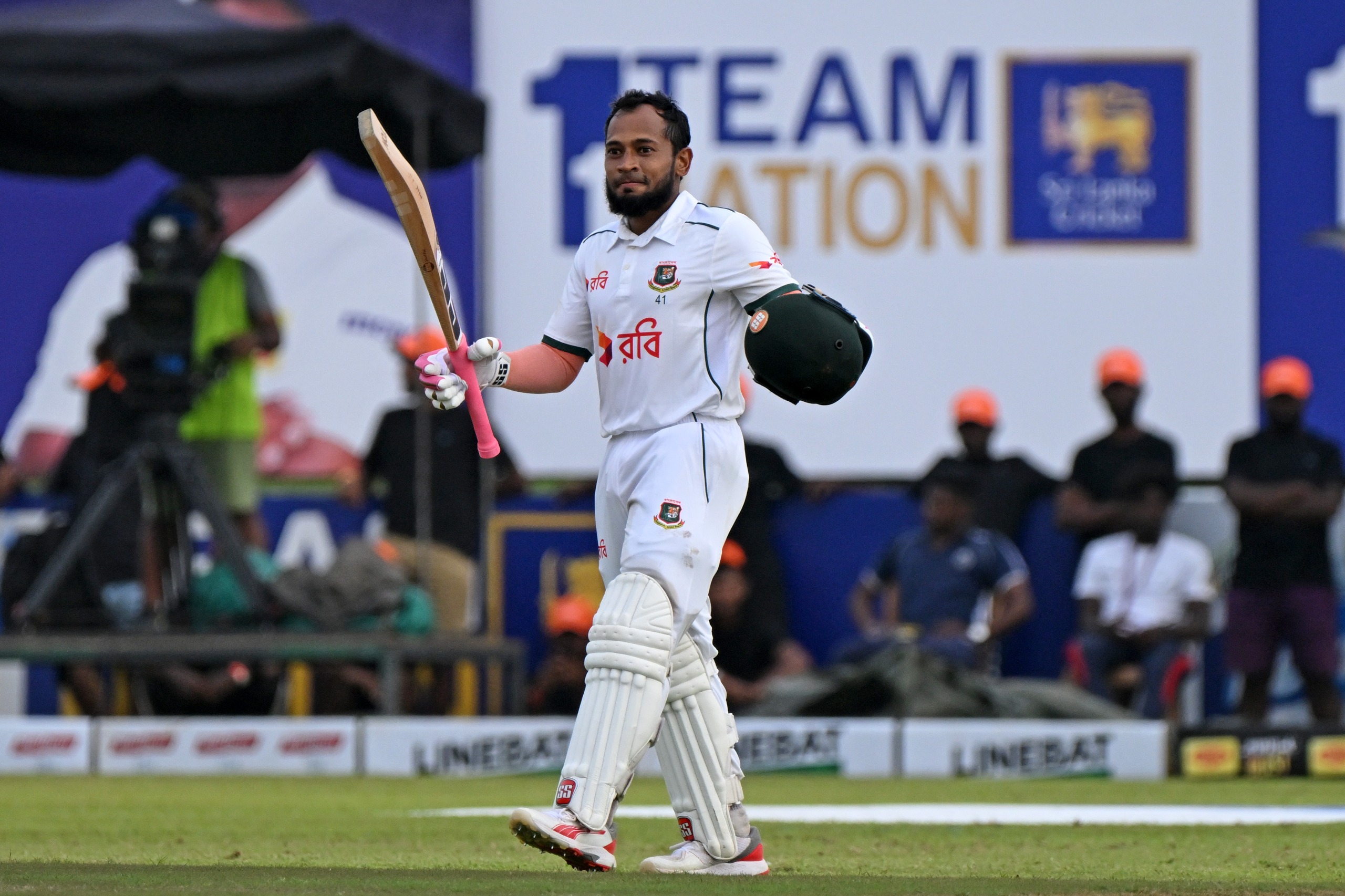 Mushfiqur Rahim celebrates hit century, Cricfrenzy