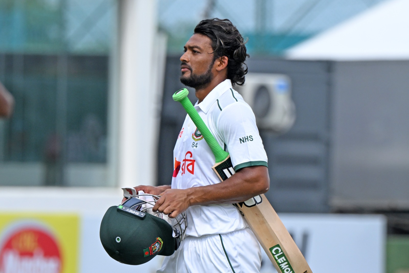 সেঞ্চুরির পর নাজমুল হোসেন শান্ত