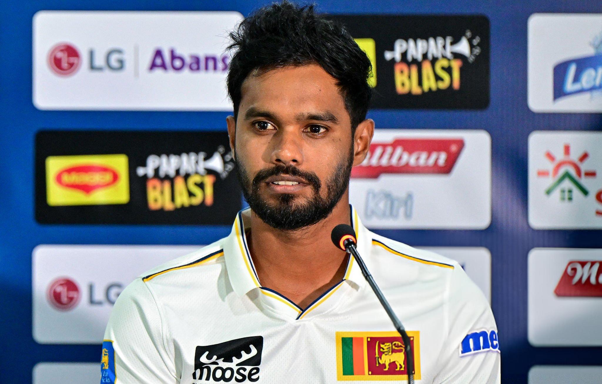 সংবাদ সম্মেলনে ধনঞ্জয়া ডি সিলভা