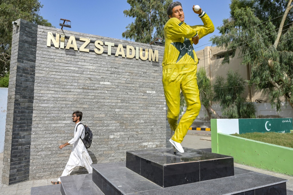 Wasim Akram praised the effort of the artist who created his statue, despite it drawing scorn on social media