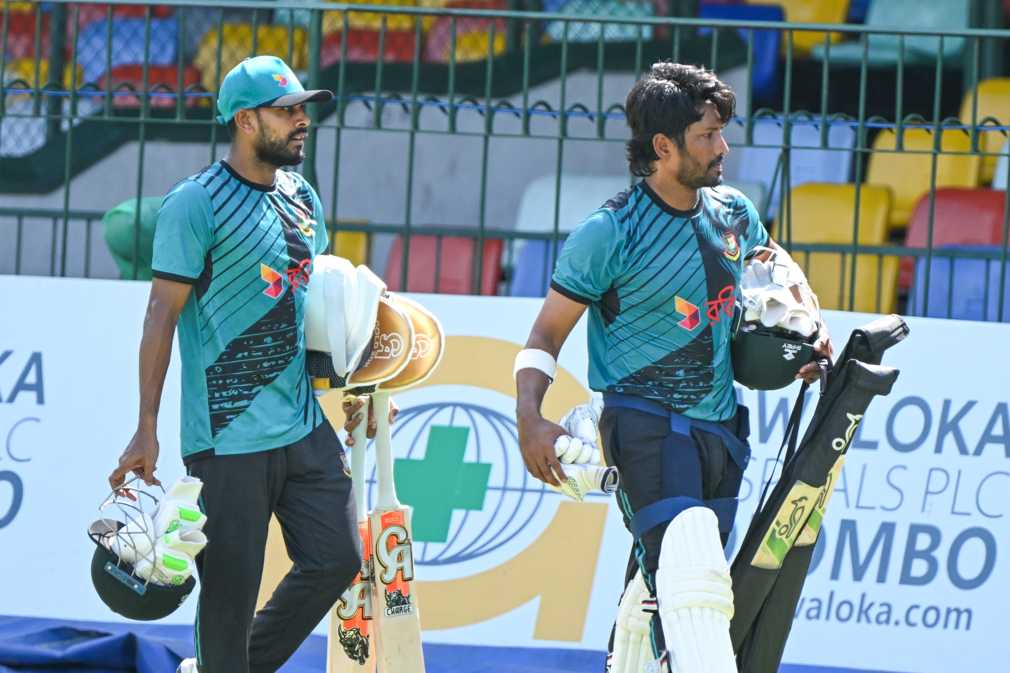 Mehidy Hasan Miraz with Anamul Haque, Cricfrenzy