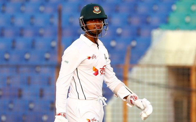 হাসানের ব্যাটে রান, কেন্টের চারশ