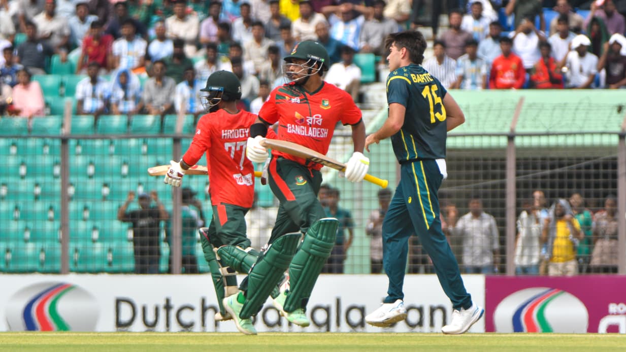 Bangladesh bowled out for 131 in 1st T20I against Australia