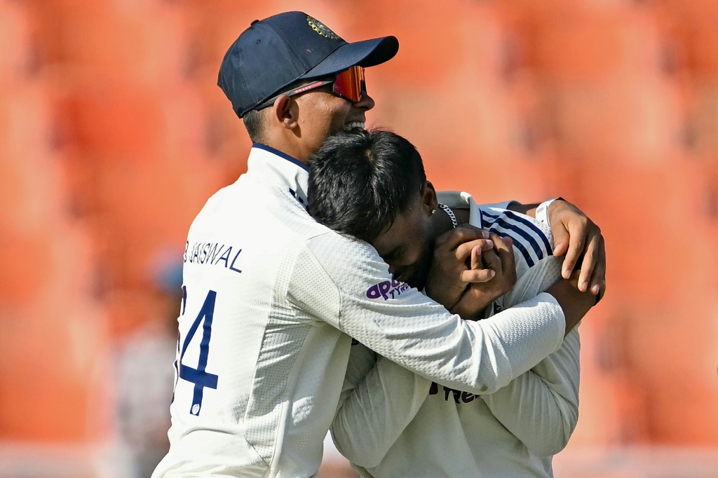 India's Manav Suthar (R) celebrates with Yashasvi Jaiswal