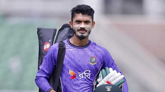 টেস্টে হৃদয়-অমিতের অভিষেক