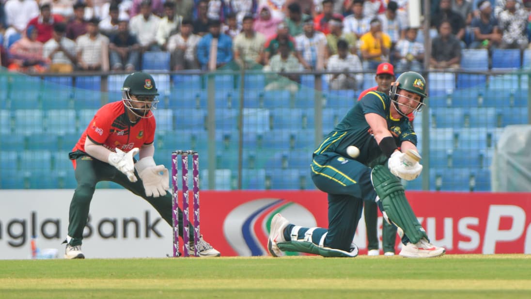 Renshaw stars as Australia seal T20I series with seven-run win over Bangladesh