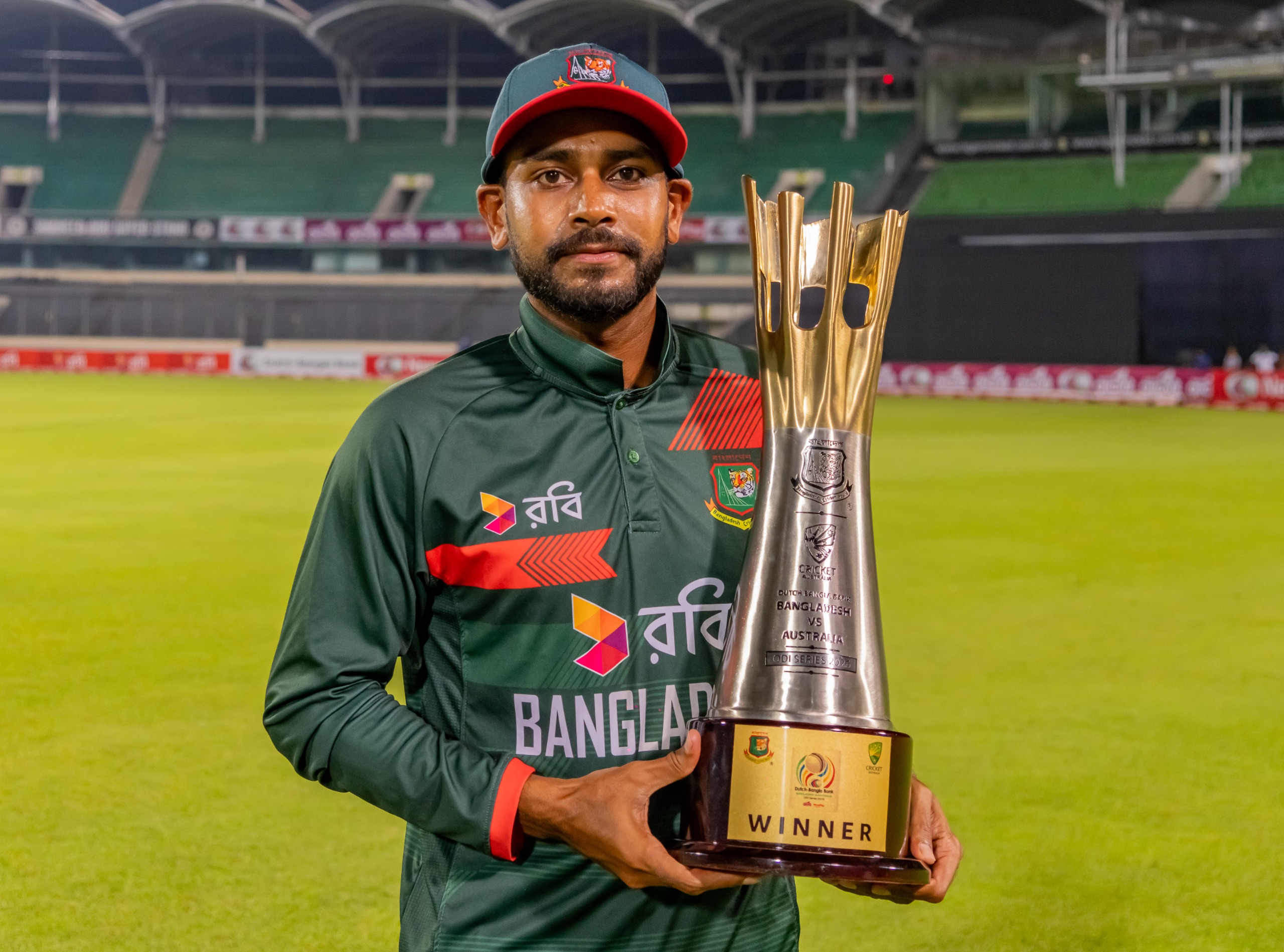 সিরিজ জয়ের ট্রফি হাতে মিরাজ, বিসিবি