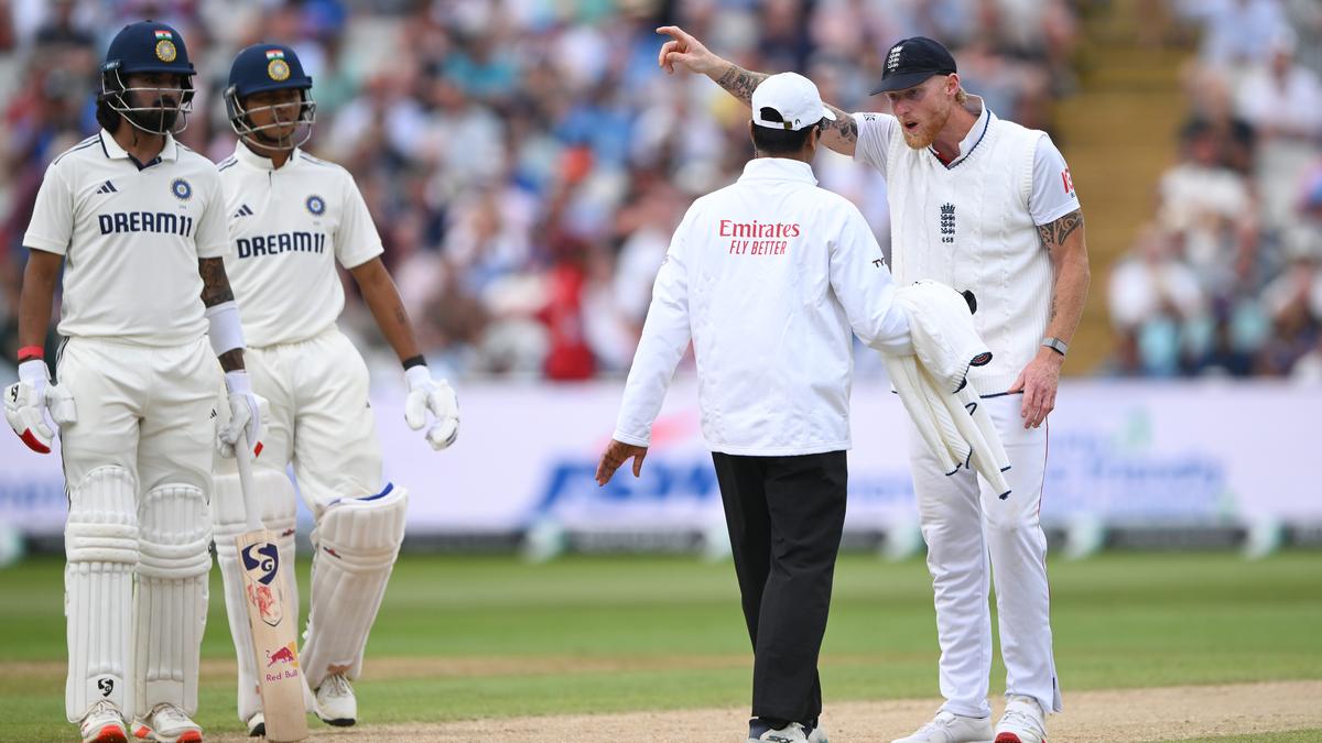 Ben Stokes speaks with Umpire Sharfuddoula Saikat regarding the Indian wicket review being made too late