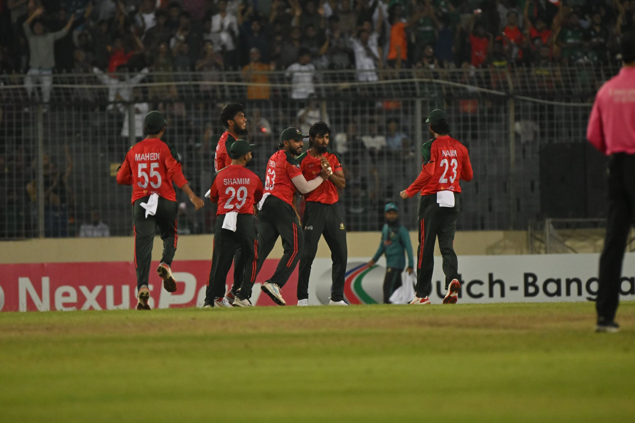 Bangaldesh players celebrate a wicket, Cricfrenzy