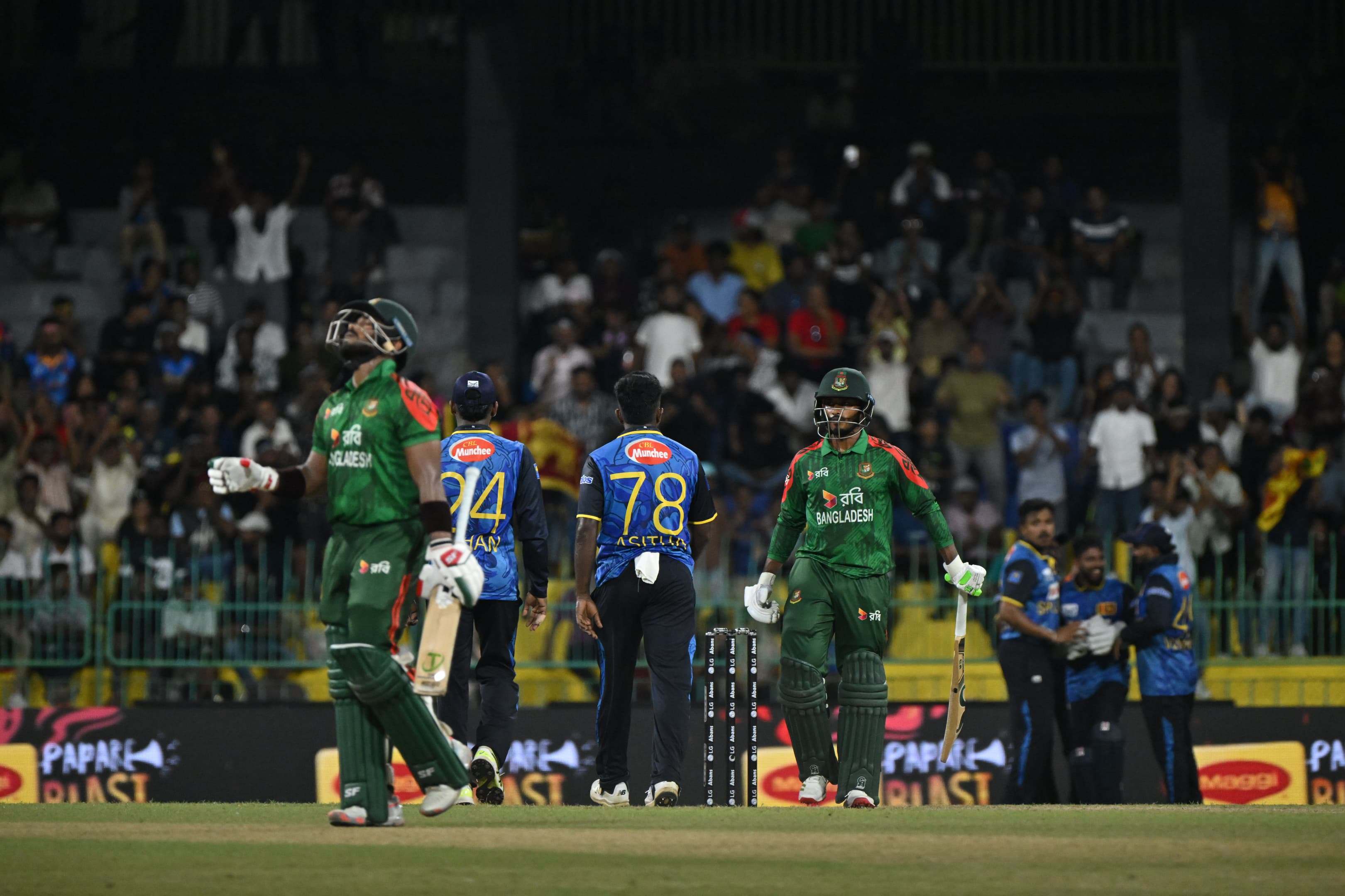 Sri Lanka celebrate Parvez Emon's wicket, Cricfrenzy
