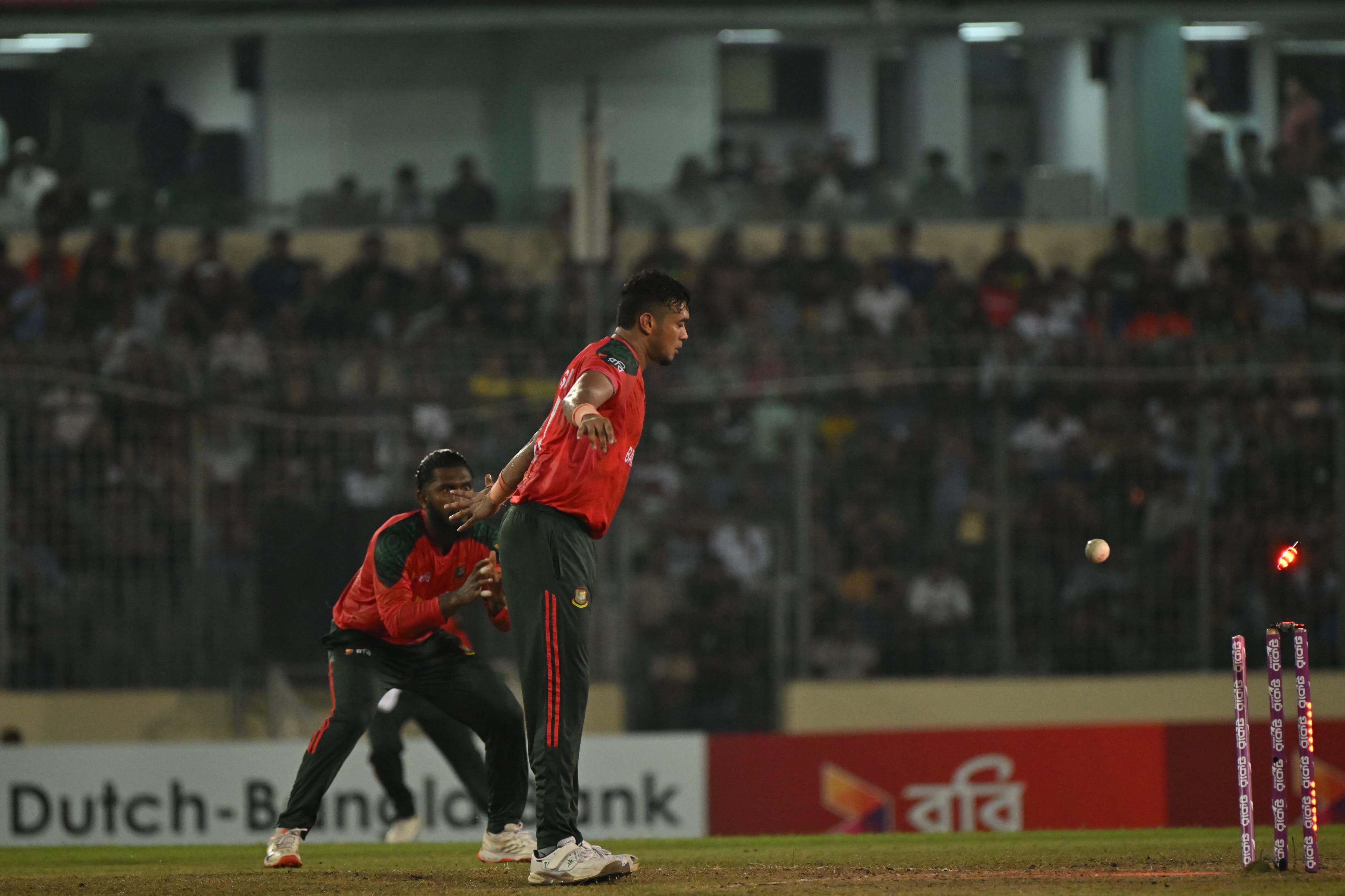 তাসকিন আহমেদ, ক্রিকফ্রেঞ্জি