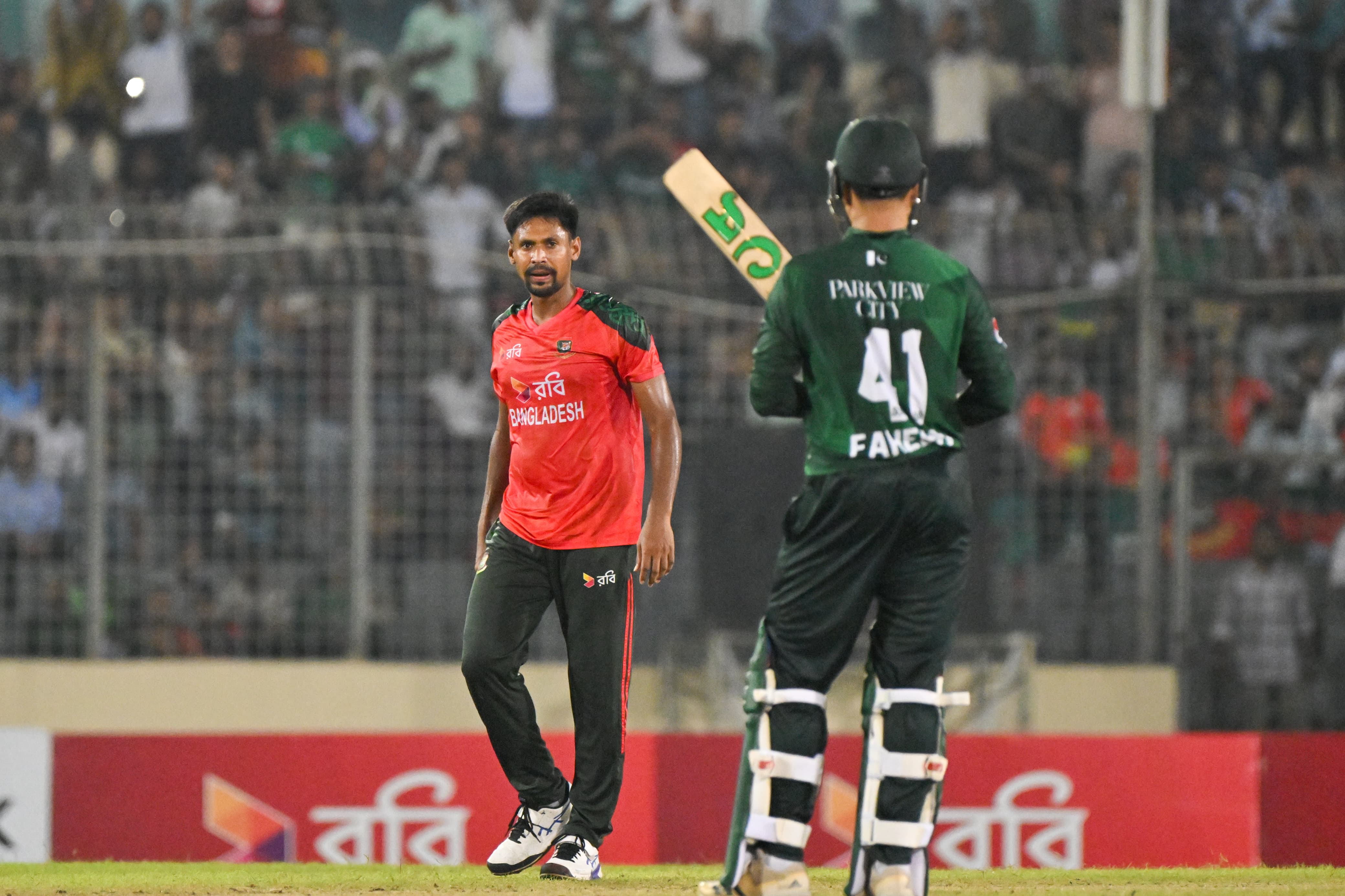 চার ওভারে মাত্র ছয় রান দেন মুস্তাফিজুর রহমান, ক্রিকফ্রেঞ্জি