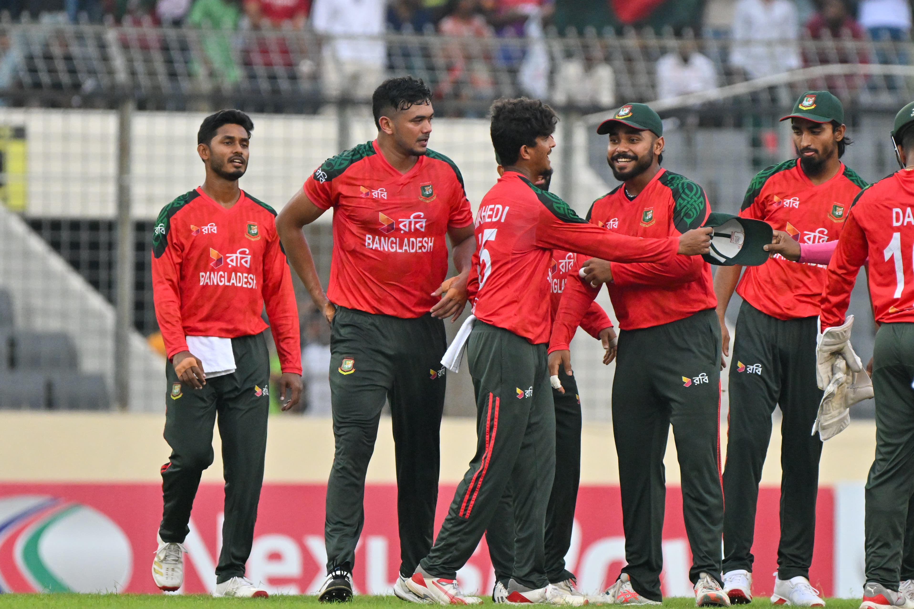 Bangladesh team celebrate a wicket, Cricfrenzy