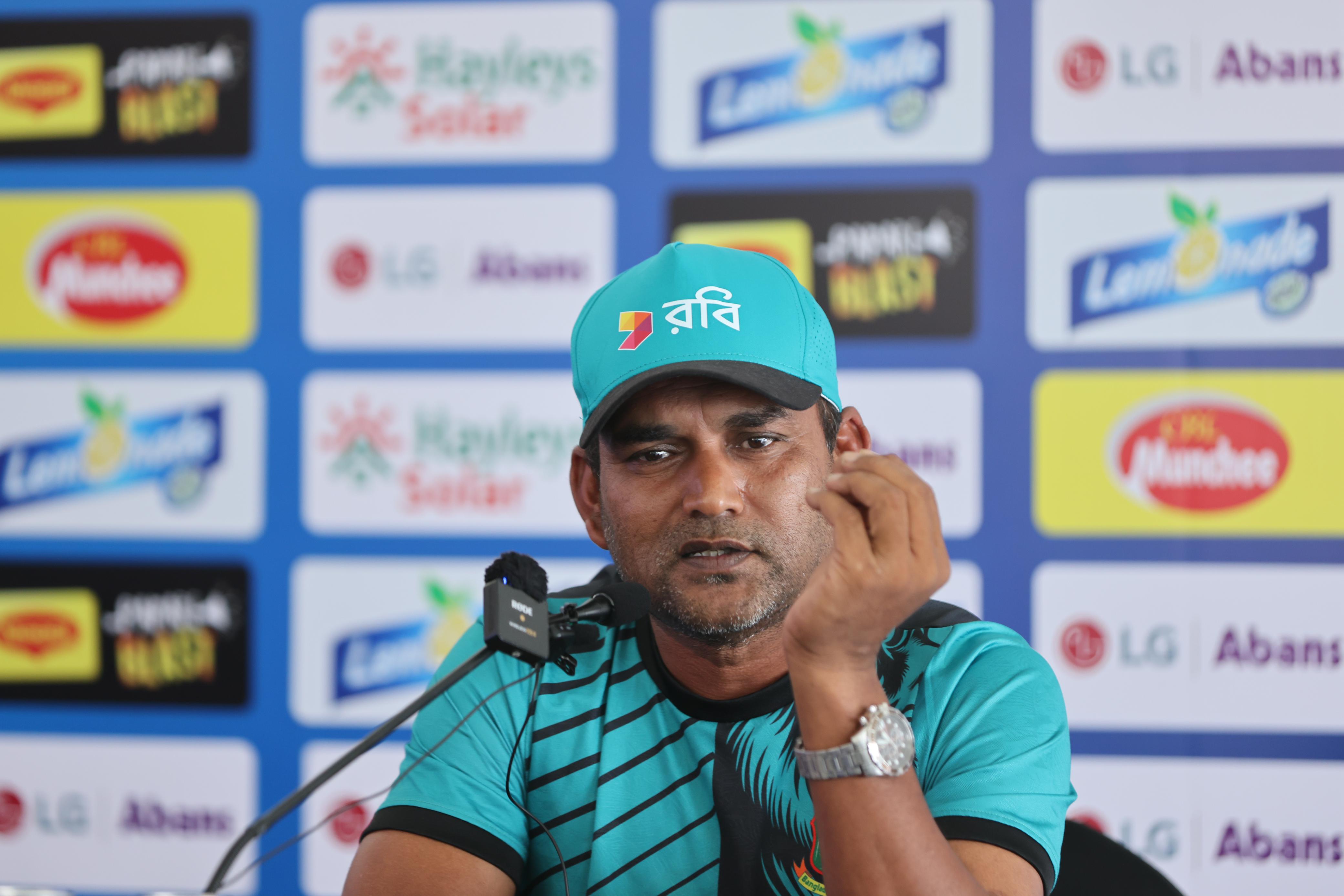 সংবাদ সম্মেলনে সালাহউদ্দিন, ক্রিকফ্রেঞ্জি