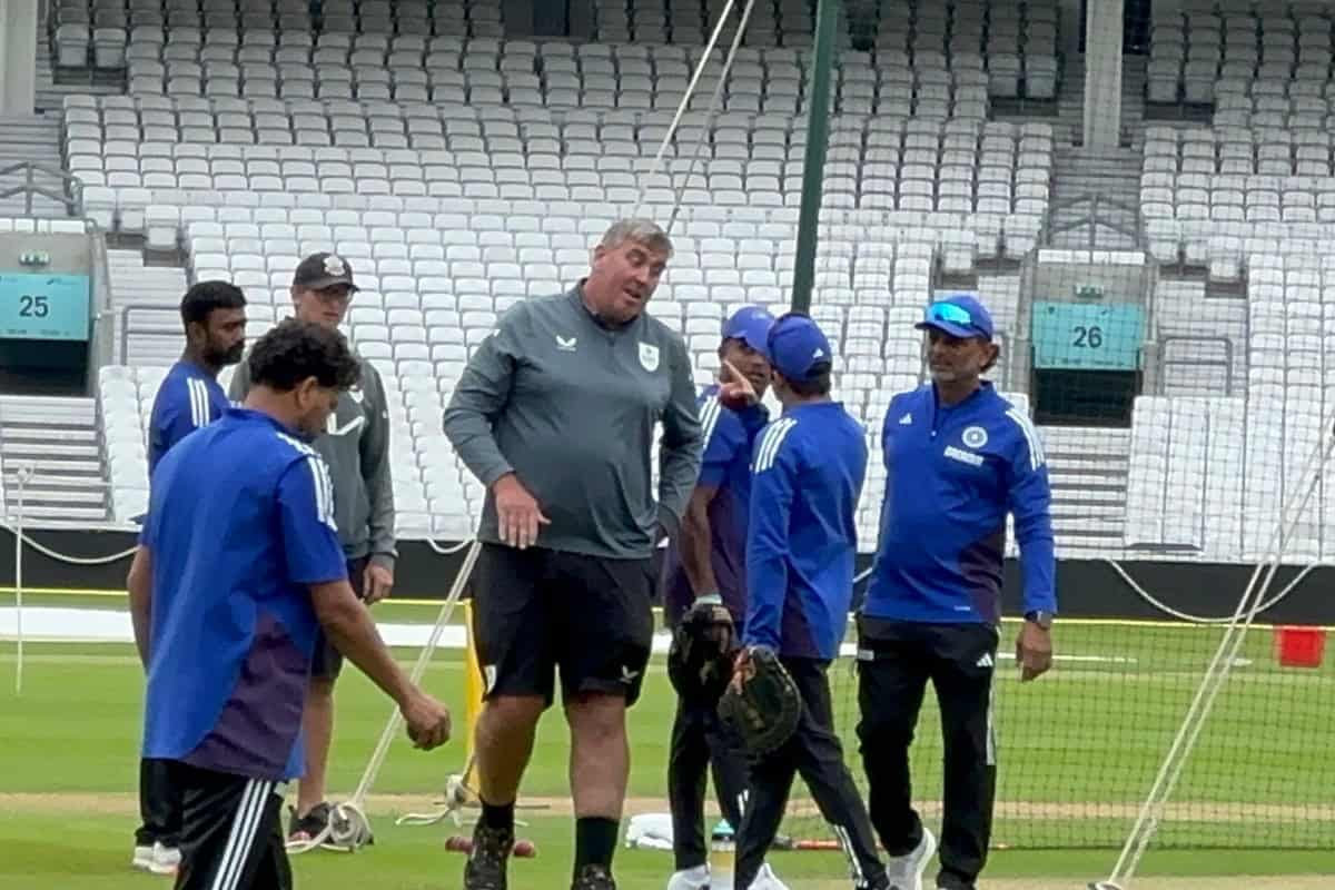 Gambhir clashes with Oval staff