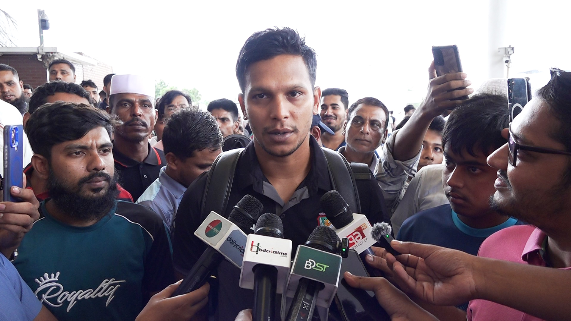 গণমাধ্যমে কথা বলছেন মোহাম্মদ সাইফউদ্দিন, ক্রিকফ্রেঞ্জি