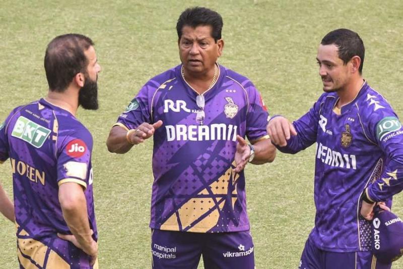 ডি কক, মঈন আলীদের সঙ্গে চন্দ্রকান্ত পণ্ডিত
