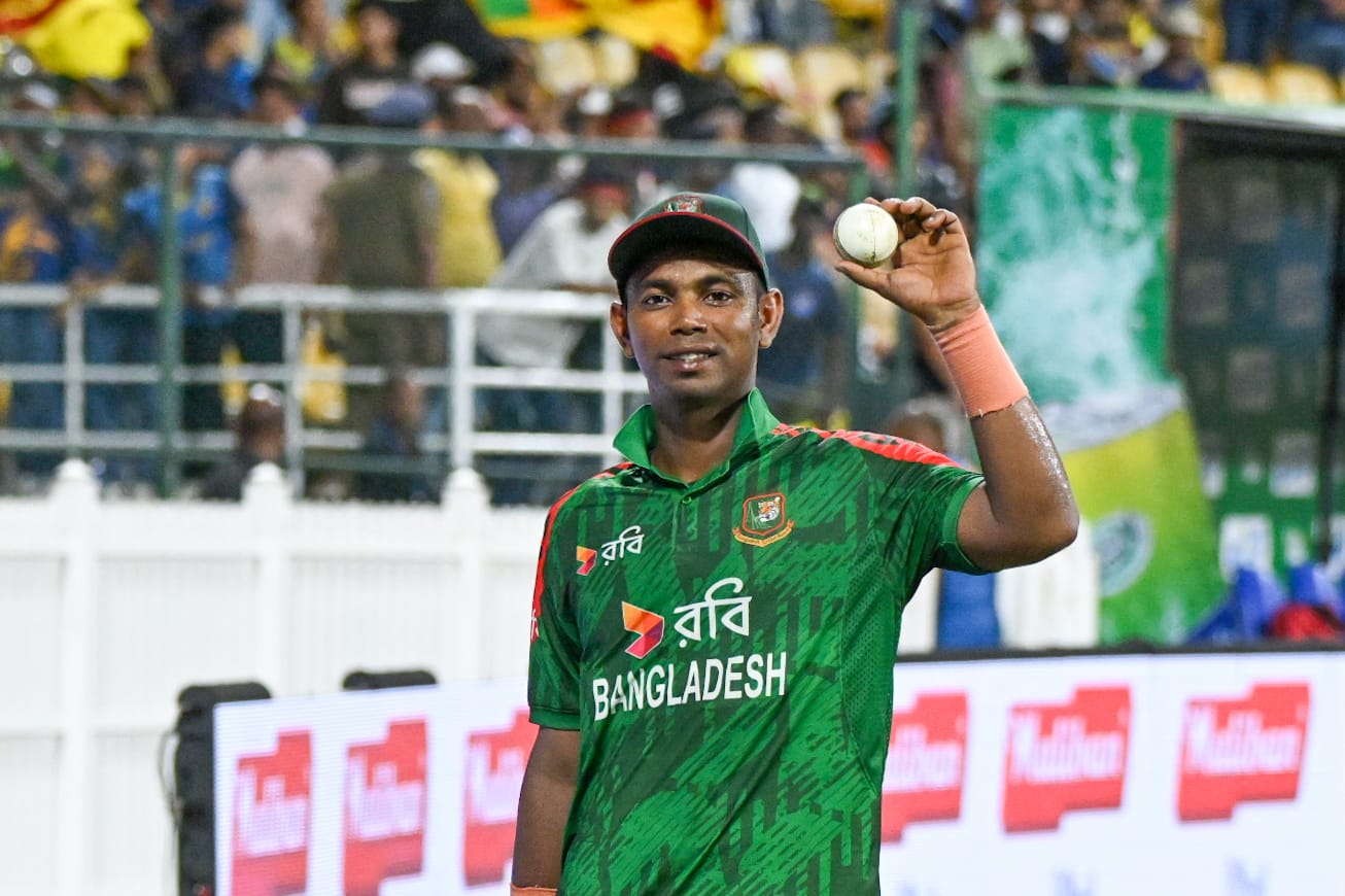 ৫ উইকেট নিয়ে ম্যাচ জেতানোর পর তানভির ইসলাম, ক্রিকফ্রেঞ্জি