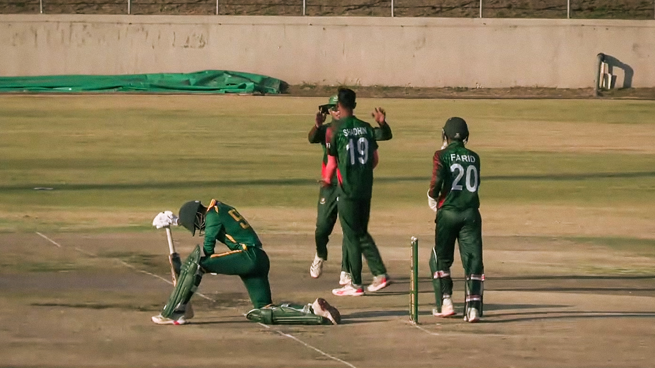 Bangladesh celebrate a wicket