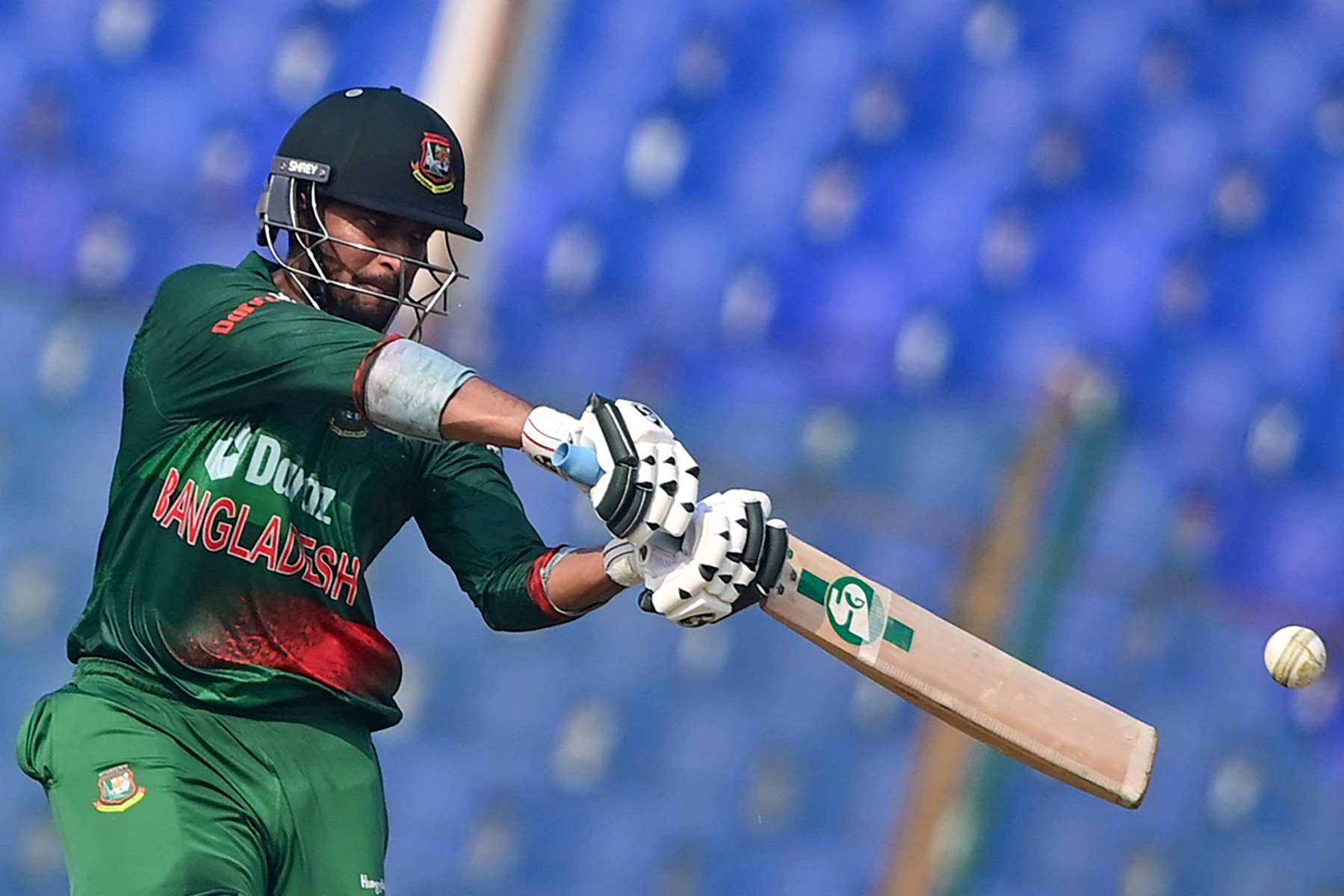 ব্যাটিংয়ে গোল্ডেন ডাক মারলেন সাকিব