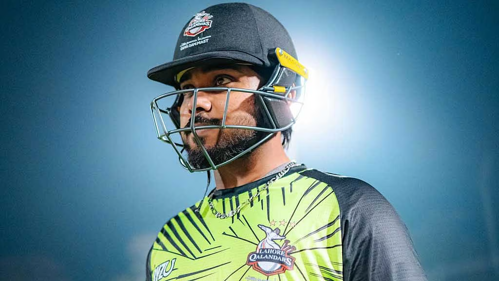 ইমনকে নিয়ে ব্যাটিংয়ে লাহোর
