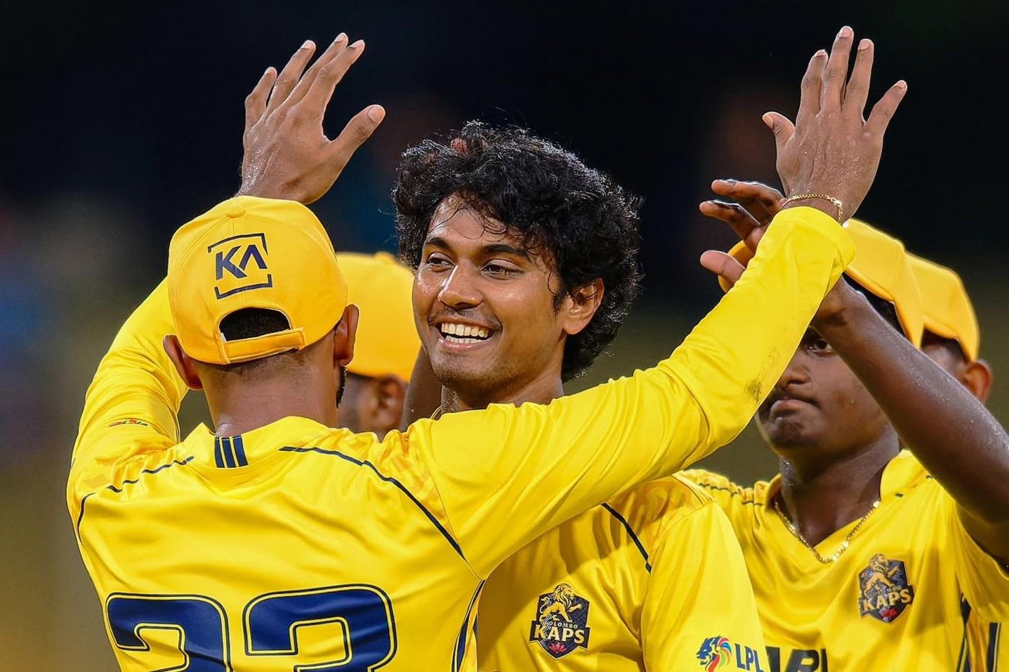প্রথম ওভারে খরুচে হাসান